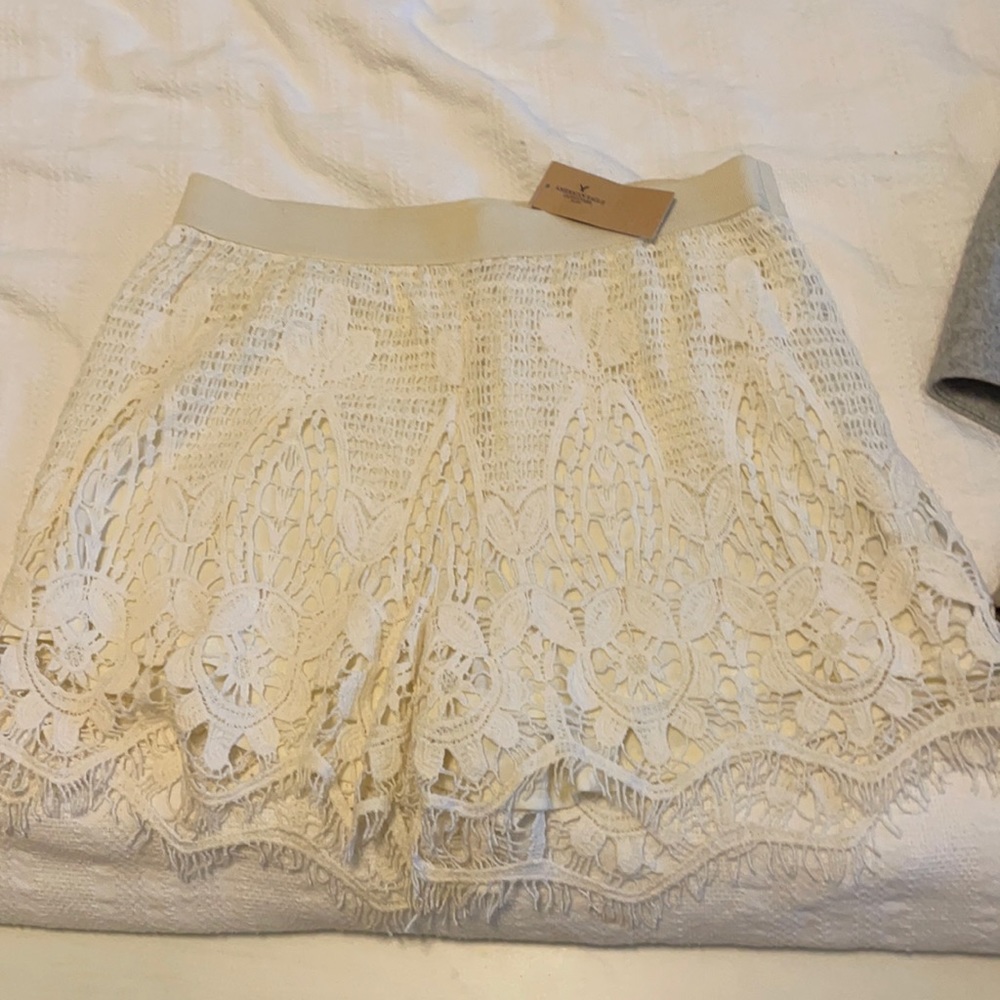 American Eagle small/ cream